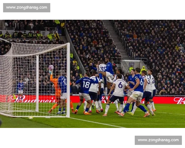 半场:范德芬双响破僵 热刺 2-0 埃弗顿,奥布赖恩进球遭吹 半场:范德芬双响破僵 热刺 2-0 埃弗顿,奥布赖恩进球遭吹